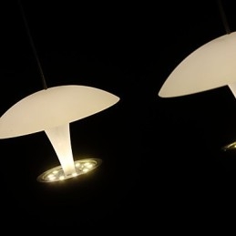 Nowoczesna lampa wisząca z metalu