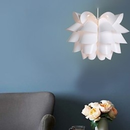 Nowoczesna i skrócona lampa wisząca Nordic Idea White Lotus Droplight