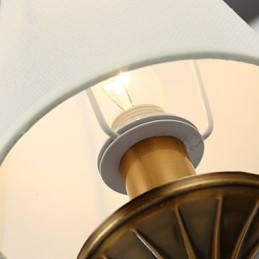 Rustykalny domek w stylu vintage mini, metalowy żyrandol galwanizowany