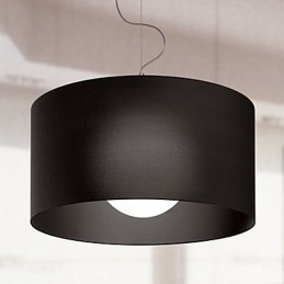 Żelazna lampa wisząca z czarnym kloszem
