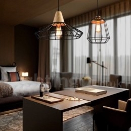 Wisząca lampa z metalu i drewna w stylu country