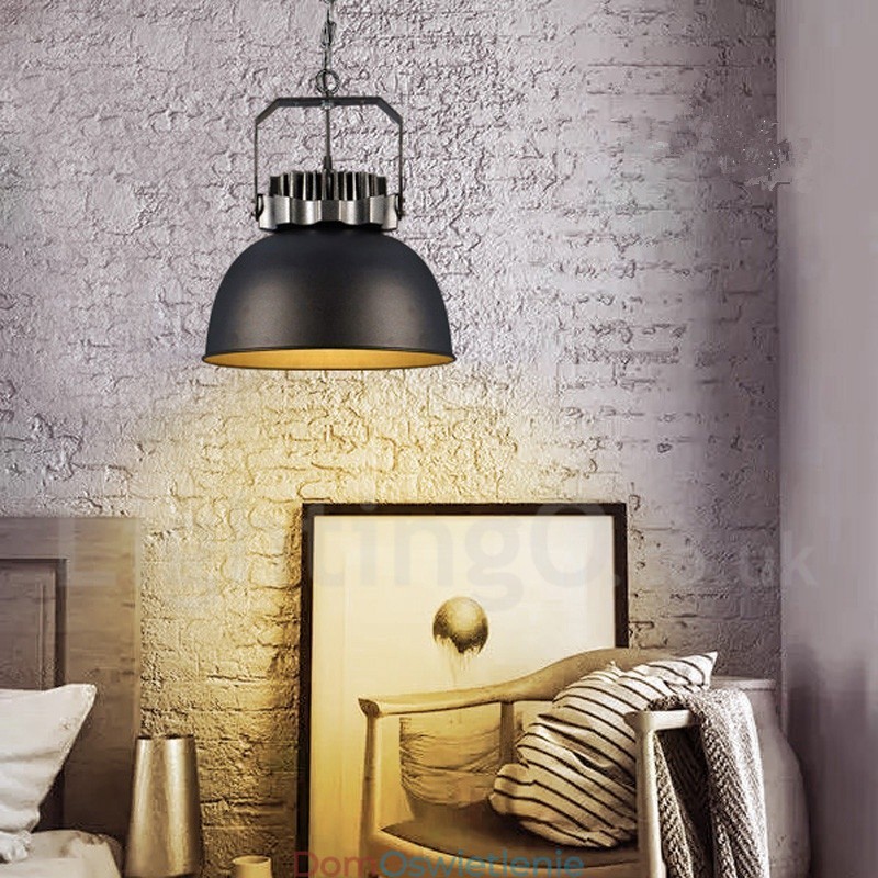 Czarna lampa wisząca z metalu w stylu vintage