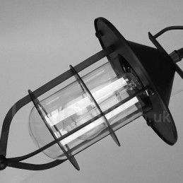 Lampa wisząca z metalu w stylu vintage z kloszem szklanym