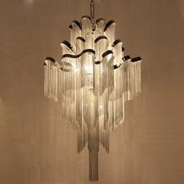 Aluminiowy żyrandol Stream Designerska lampa wisząca w kolorze srebrnym Schody spiralne