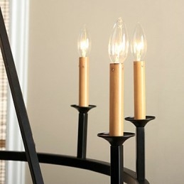 Malowany metalowy żyrandol w stylu rustykalnym