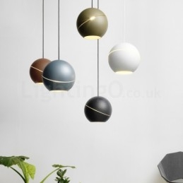 Nowoczesna lampa wisząca przy łóżku w kształcie kuli