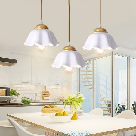 Wisząca lampa rustykalna Lodge w stylu nordyckim z czystego mosiądzu z kloszem ceramicznym Wisząca lampa rustykalna Lodge w stylu nordyckim z czystego mosiądzu z kloszem ceramicznym