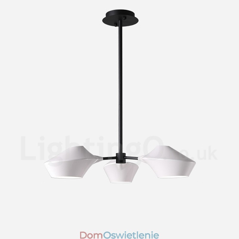 Liniowy żyrandol retro 3 światła z akrylowymi kloszami na zewnątrz garażu