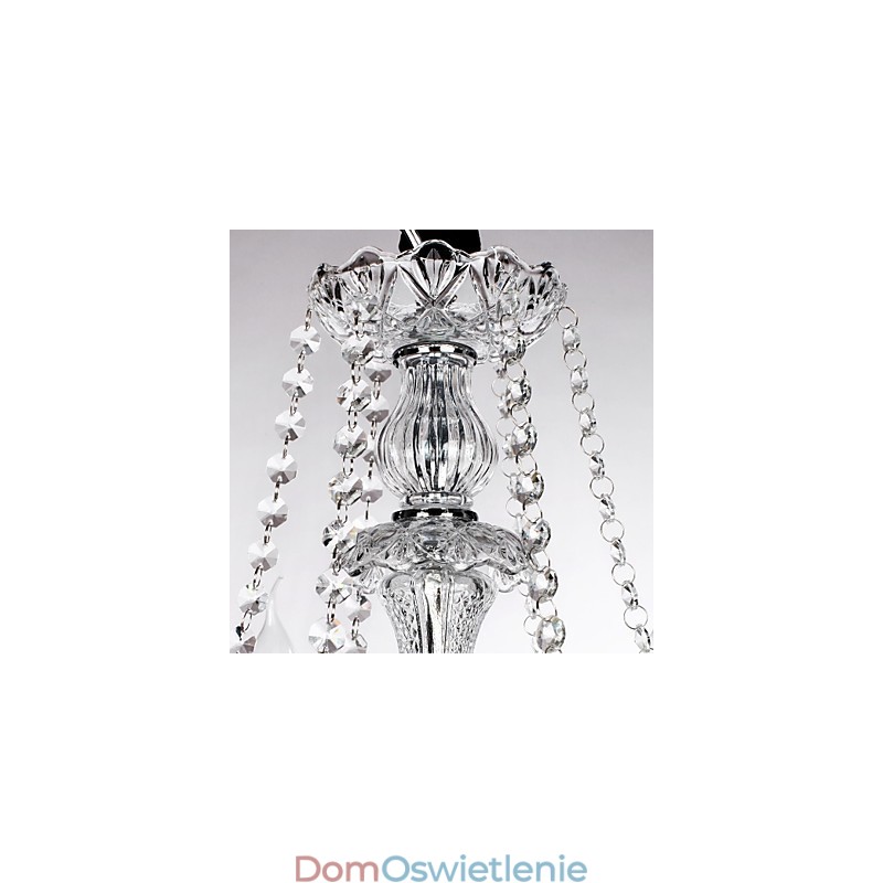 Świeca wyróżniona luksusowym żyrandolem z 6 światłami