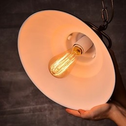 Lampa wisząca retro z metalowym kloszem w stylu starej fabryki