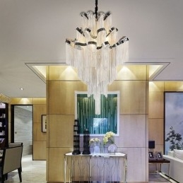 Nowoczesna elegancka lampa wisząca z frędzlami