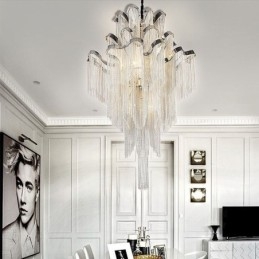 Nowoczesna elegancka lampa wisząca z frędzlami