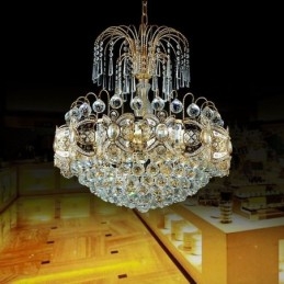 Elegancki kryształowy żyrandol, klasyczna lampa wisząca w kolorze złota