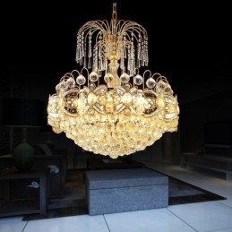 Elegancki kryształowy żyrandol, klasyczna lampa wisząca w kolorze złota