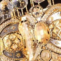 Elegancki kryształowy żyrandol, klasyczna lampa wisząca w kolorze złota