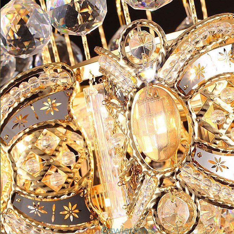 Elegancki kryształowy żyrandol, klasyczna lampa wisząca w kolorze złota
