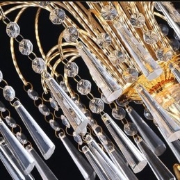 Elegancki kryształowy żyrandol, klasyczna lampa wisząca w kolorze złota