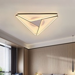 Minimalistyczna lampa sufitowa w kształcie trójkąta, montowana na płasko