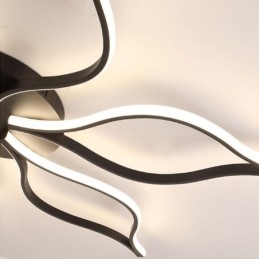 Minimalistyczna lampa sufitowa z pięcioma liśćmi kwiatów