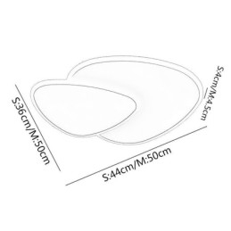 Oświetlenie sufitowe w kształcie podwójnego trójkąta montowane na płasko