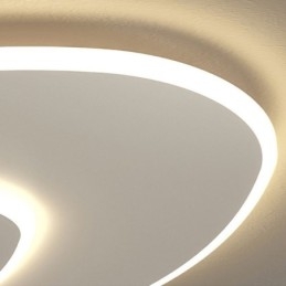 Oświetlenie sufitowe w kształcie podwójnego trójkąta montowane na płasko