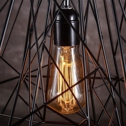 Lampa wisząca w czarnym abażurze