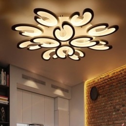 Lampa sufitowa w kształcie płatka, montowana na płasko