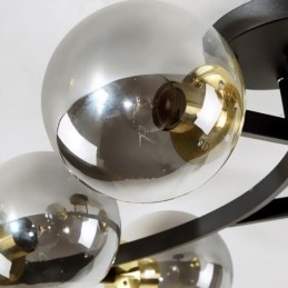 Nowoczesna minimalistyczna lampa sufitowa w kształcie szklanej kuli