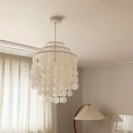 Nowoczesna klasyczna lampa wisząca z białym kloszem muszlowym