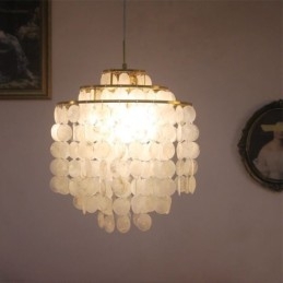 Nowoczesna klasyczna lampa wisząca z białym kloszem muszlowym