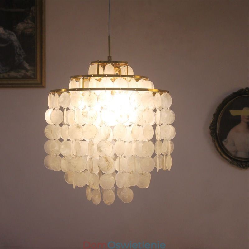 Nowoczesna klasyczna lampa wisząca z białym kloszem muszlowym