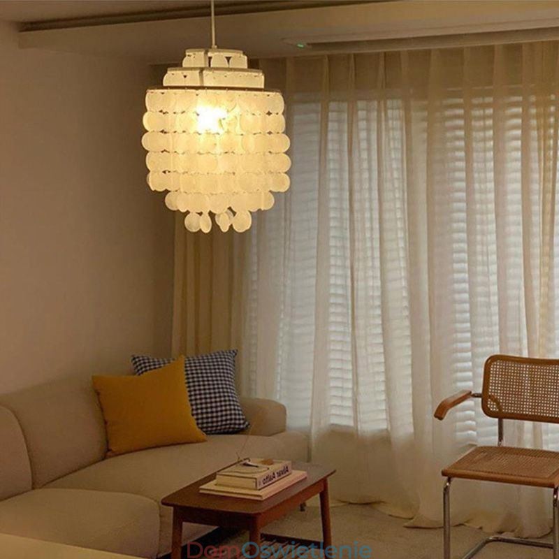 Nowoczesna klasyczna lampa wisząca z białym kloszem muszlowym