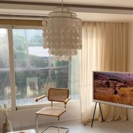 Nowoczesna klasyczna lampa wisząca z białym kloszem muszlowym