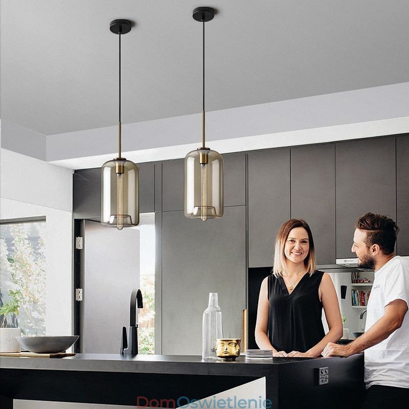 Szklana lampa wisząca Minimalistyczna dekoracyjna lampa szklana w kolorze koniaku