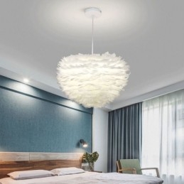 Ładna dekoracyjna lampa wisząca w kształcie piór