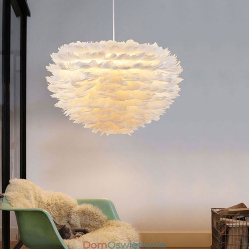 Ładna dekoracyjna lampa wisząca w kształcie piór