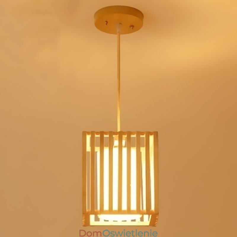 Minimalistyczna lampa wisząca w kształcie klatki z drewna
