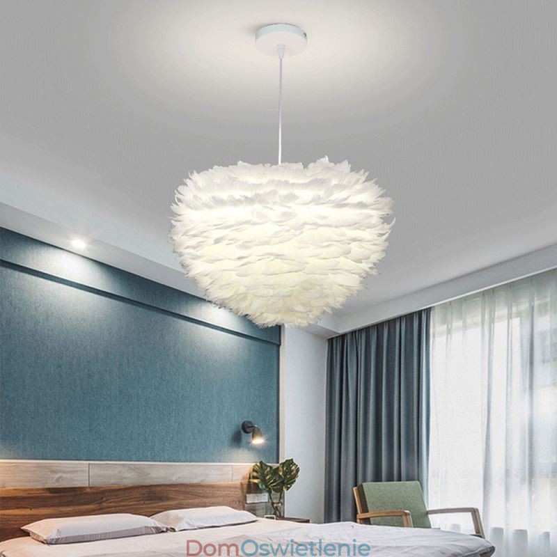 Ładna dekoracyjna lampa wisząca w kształcie piór