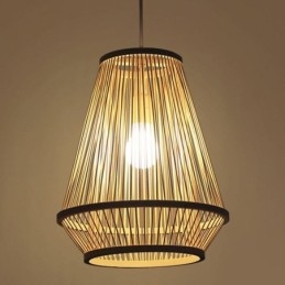 Lampa wisząca przy łóżku z plecionego bambusa