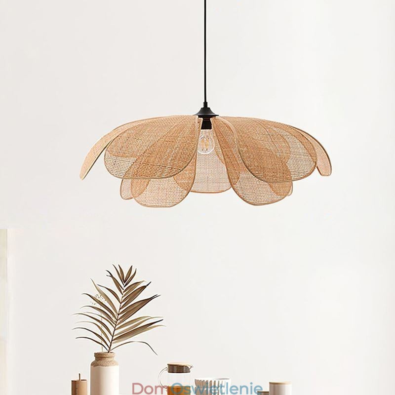 Wisząca lampa wisząca z płatkami rattanu Wabi Sabi Style, ręcznie tkana lampa sufitowa z rattanu