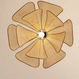 Wisząca lampa wisząca z płatkami rattanu Wabi Sabi Style, ręcznie tkana lampa sufitowa z rattanu