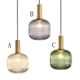 Wisząca lampa ze szkła żebrowanego z uchwytem mosiężnym