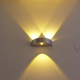 Półmiesięczna lampa ścienna Kreatywny model baru Kinkiety ścienne Nowoczesny współczesny metalowy