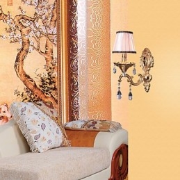 Elegancka kryształowa lampa ścienna w kolorze różowym