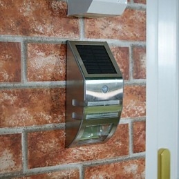 Solarna biała lampa ścienna z czujnikiem ruchu PIR