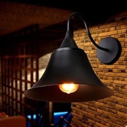 Amerykańska lampa ścienna z żelaznym kapturkiem w stylu country Lampa ścienna z kutego żelaza Archaizuj Przywracanie starożytnych sposobów