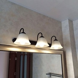 Oświetlenie łazienki w stylu mini rustykalnym, domek metalowy