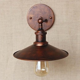 Minimalistyczna willa w stylu industrialnym przed nawą kościelną, nostalgiczny parasol, czerwony brąz, dekoracyjna kinkiet ścienny