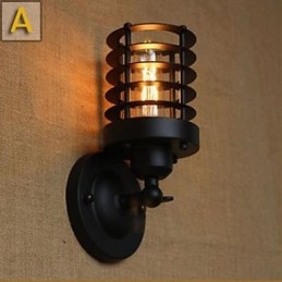 Ciemny korytarz schody balkon głowa łóżka dekoracyjna lampa ścienna
