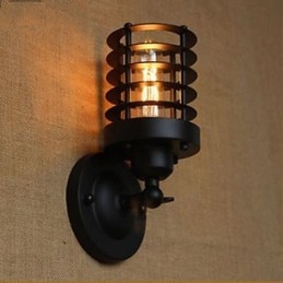 Ciemny korytarz schody balkon głowa łóżka dekoracyjna lampa ścienna